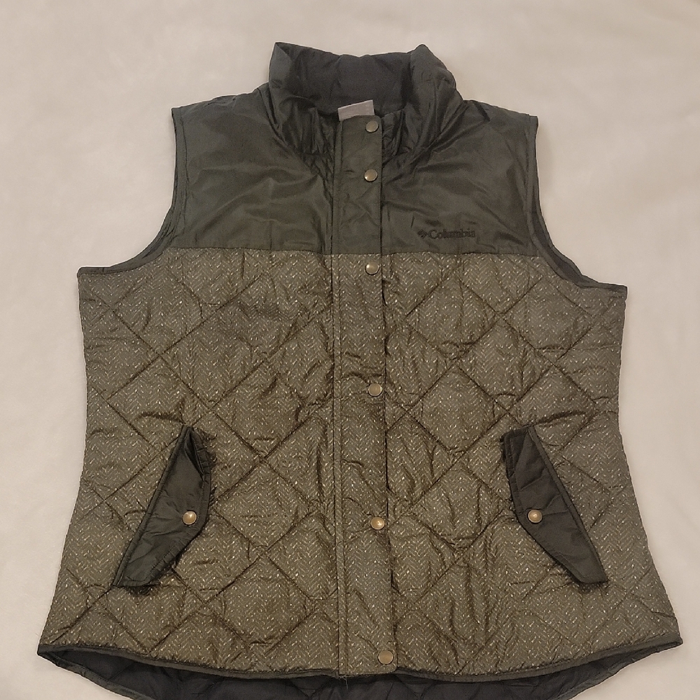 Columbia Quilted Vest in Olive and Gray